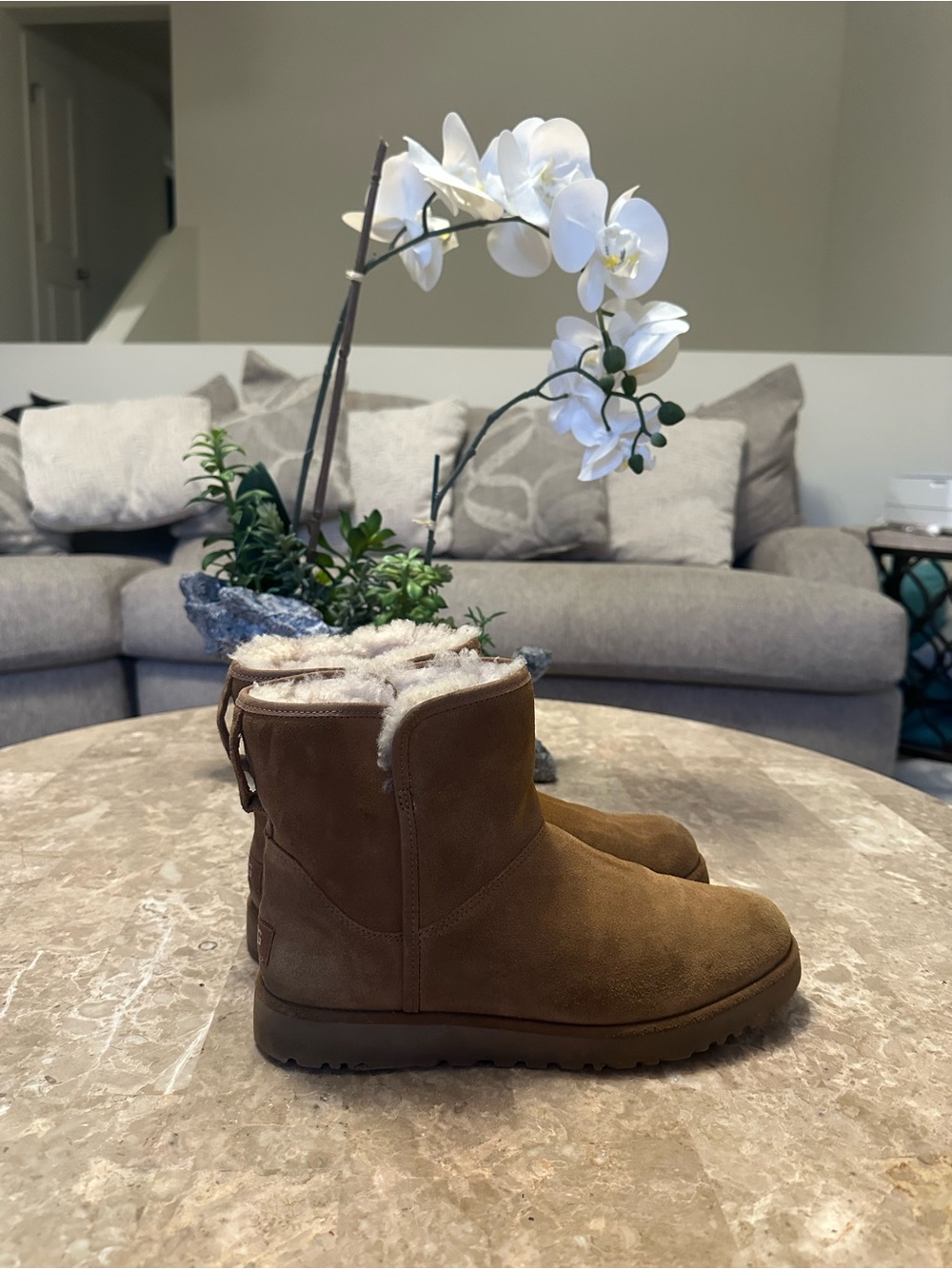 UGG Womens Cory I|
Genuine Shearling Lined Boot Chestnut size 8,5